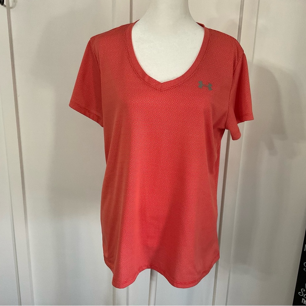 🌼2/$12🌼Under Armour V neck Women’s Dry fit fabric tee/top Size: Large